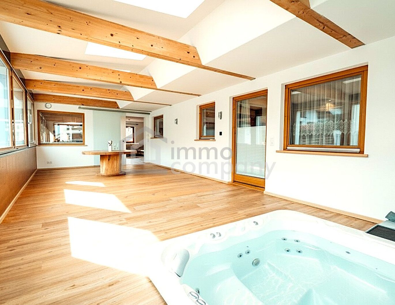 WOHNEN AM SEE - Absolute Rarität in unmittelbarer Seenähe mit Bergblick - 5 Zimmer Erdgeschoßwohnung mit großzügigen Räumlichkeiten und sehr interessanten Kaufpreis