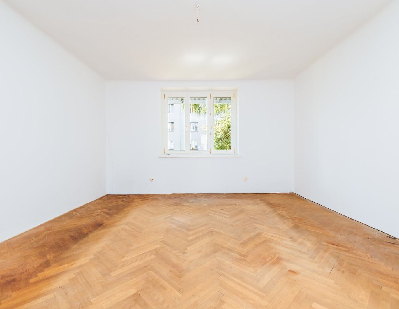 GEIDORF I ZENTRALE STADTLAGE I GRÜNBLICK I RUHIGES WOHNUMFELD I BADEZIMMER MIT DUSCHE UND FENSTER I PROJEKT WOHNEN I