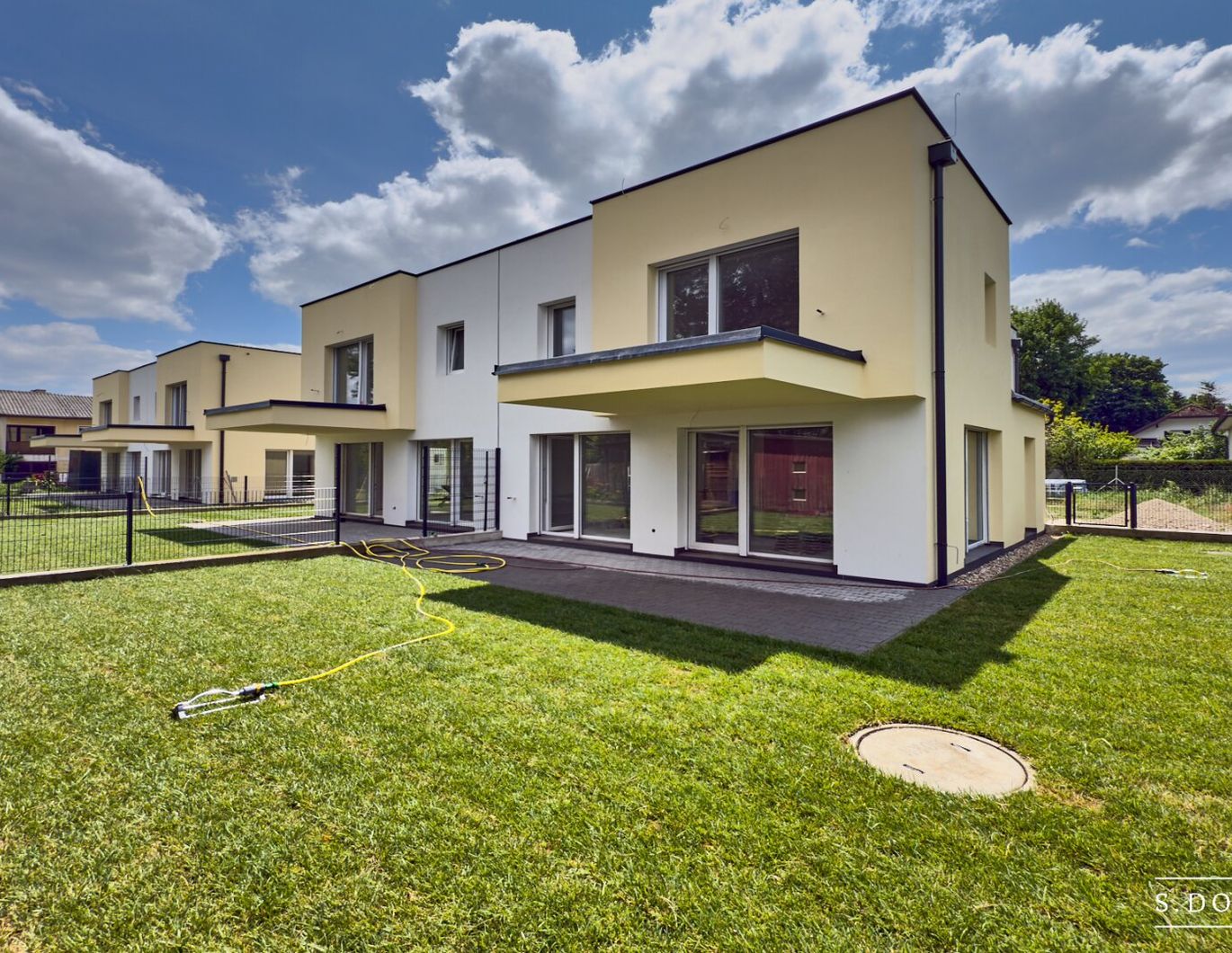 NEU! ++ ERSTBEZUG / ZIEGELMASSIV / SCHÜSSELFERTIG ++ 152,50 m² ++ 5 ZIMMER + 2 BALKONE + TERRASSE + EIGENGARTEN + 2 PKW Stellplätze ++