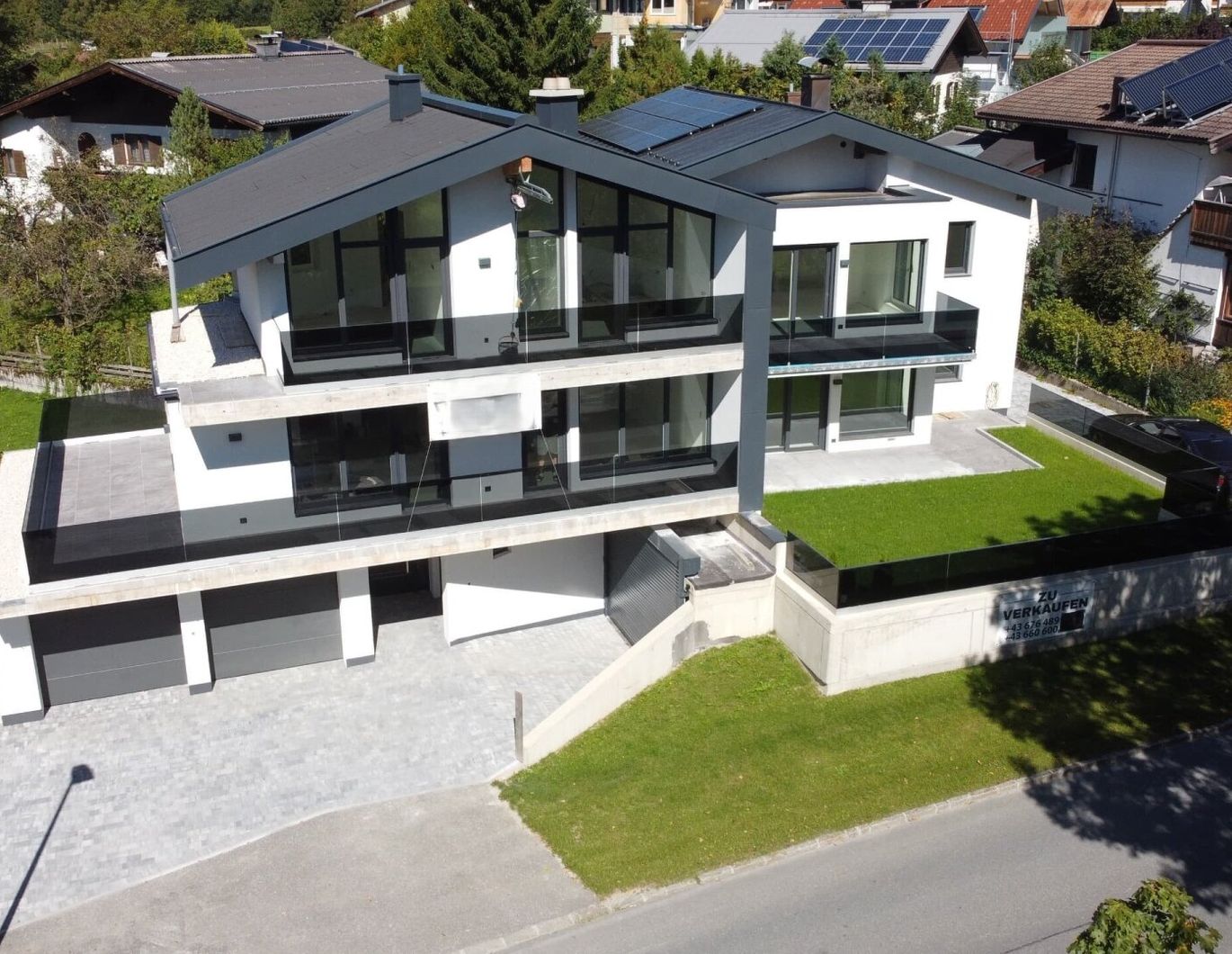 Moderne dreistöckige Wohnung mit Gartenanteil im Dreiparteienhaus in zentrumsnaher Lage!