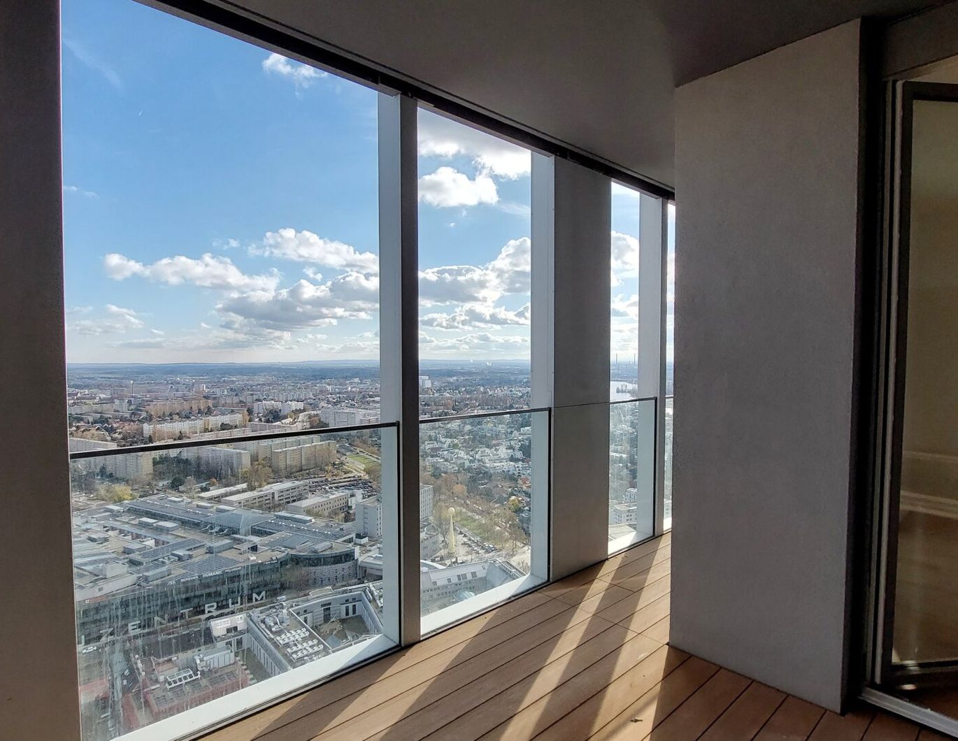 Urbanes Wohnen mit Rooftop Pool, Spa & Skylineblick - TOWER HOMES