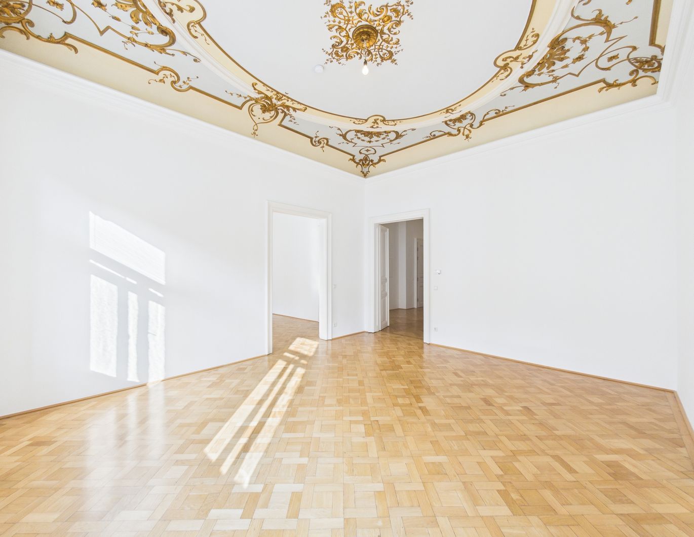 charmante Altbauwohnung mitten im vierten Bezirk, 7 Zimmer, 3 Bäder