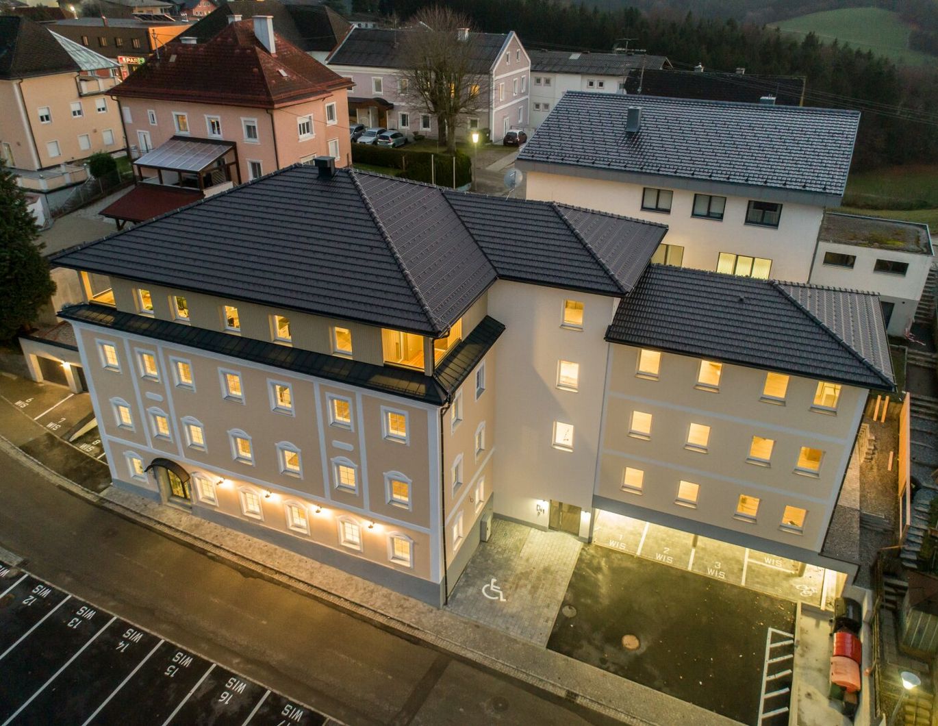 Gemütliche 2-Zimmer-Wohnung mit möblierter Küche in Maria Schmolln