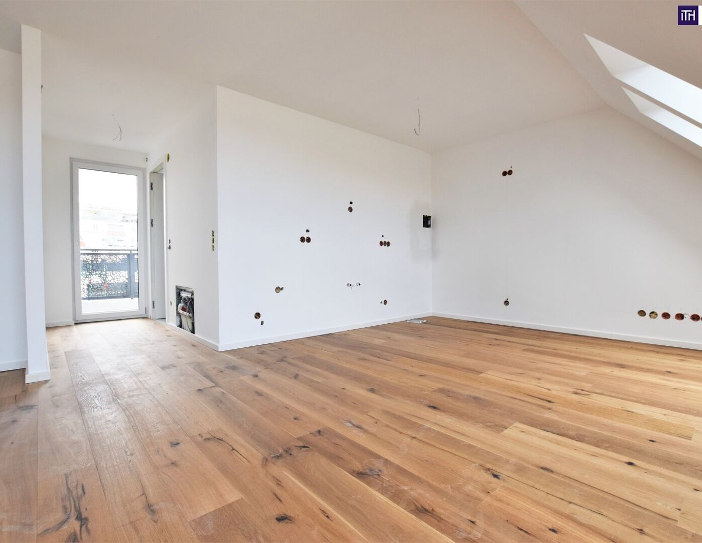 Neuer Preis! Ein Traum im Dach! Luftwärmepumpe + Blick über Wien + Riesenterrasse + High Quality + Rundum saniertes Altbauhaus! Ab ins stylische Dachgeschoss mit WOW-Effekt!