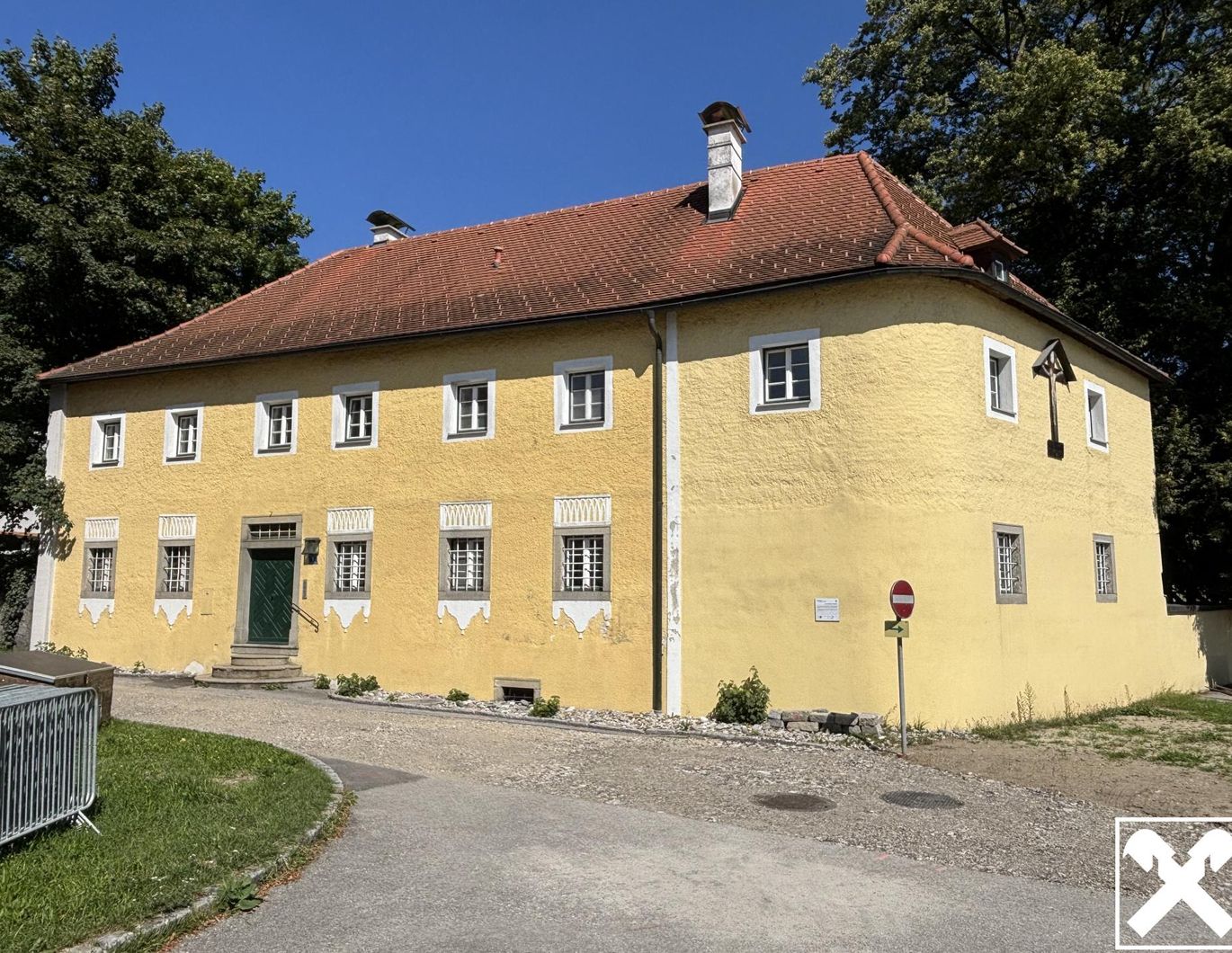 Historisches Gebäude mit 4 Wohnungen