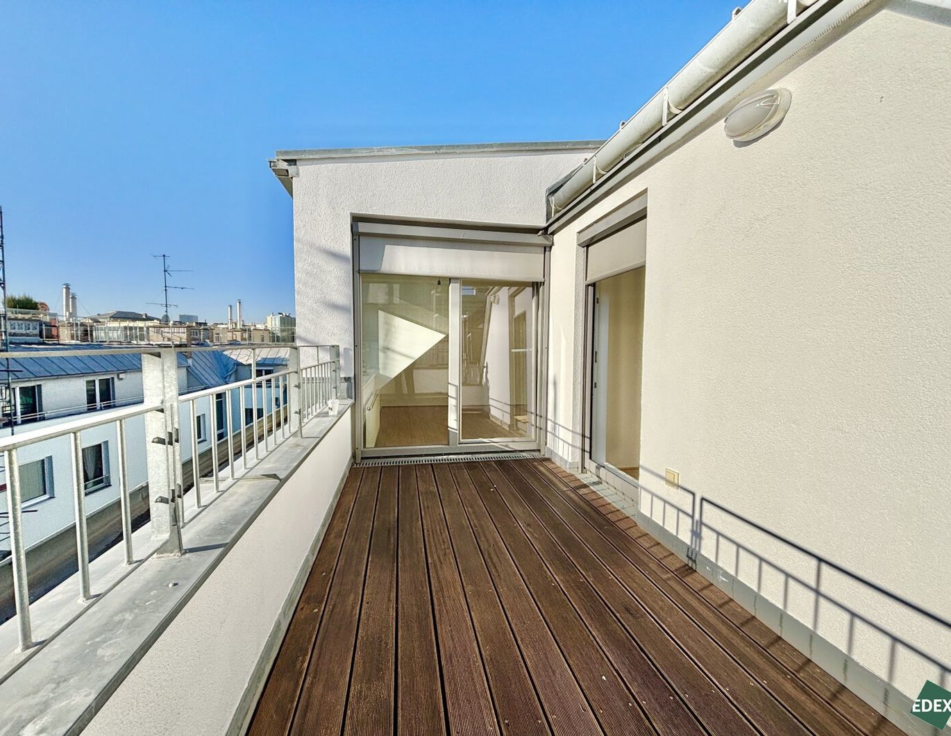 Charmante 2-Zimmer-Dachgeschosswohnung mit Süd-Terrasse und Kühlung nähe Arenbergpark