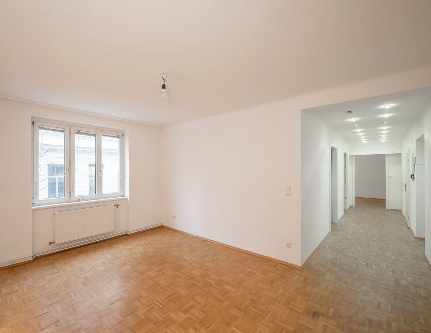 ++NEU++ sanierungsbedürftige 4-Zimmer-Wohnung nähe Augarten!
