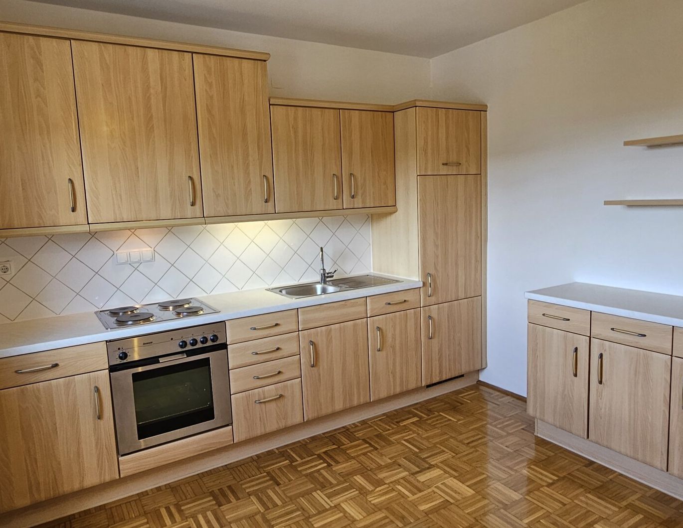 Schöne, geräumige 2-Zimmer Wohnung mit herrlichem Blick über Graz