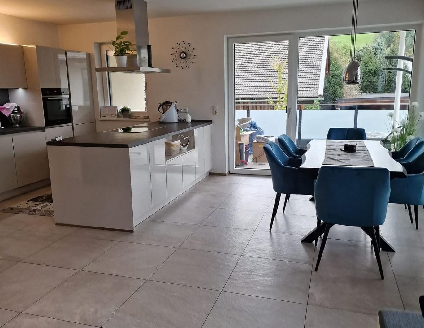 Moderne 4-Zimmer Wohnung mit Terrasse