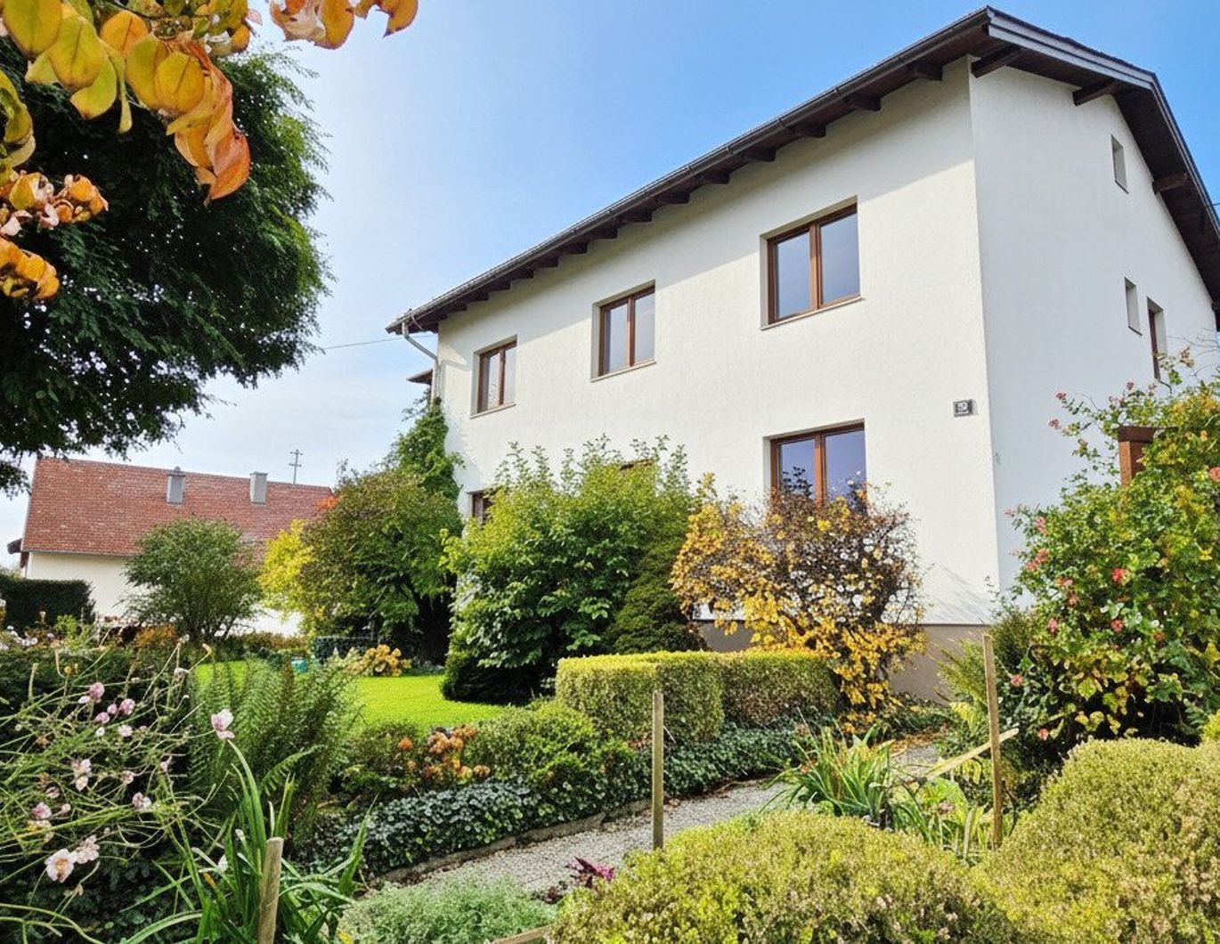 Großzügiges Mehrfamilienhaus mit 2 - 3 Wohneinheiten inkl. Swimmingpool !!