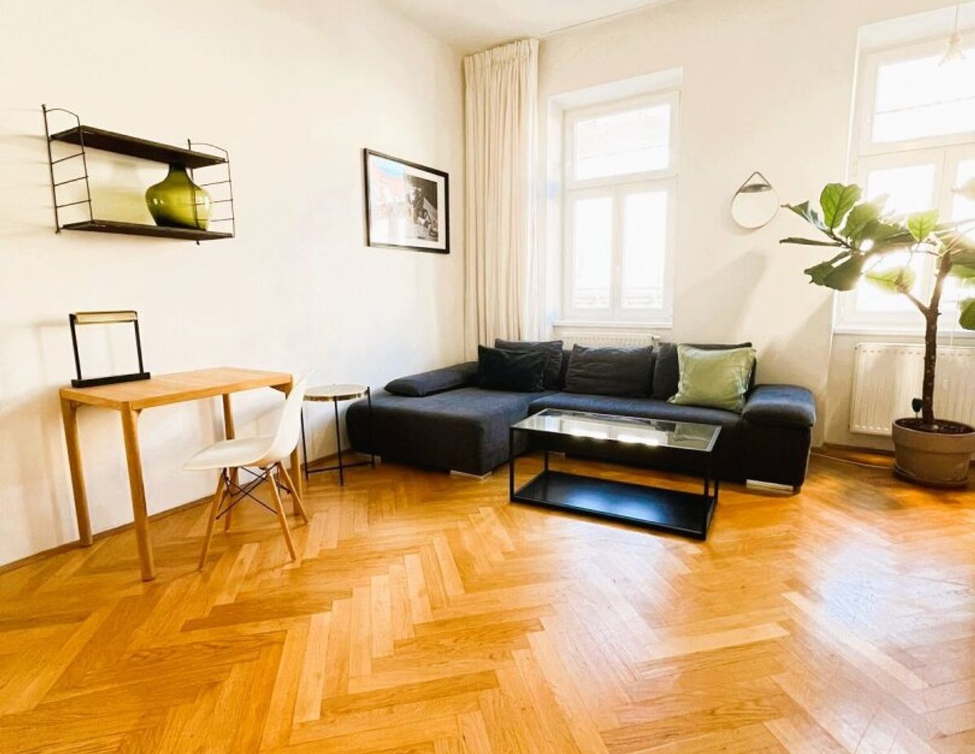 WOHNJUWEL: Elegante, modernisierte 2-Zimmer-Altbauwohnung in bester Lage ab sofort zu kaufen!