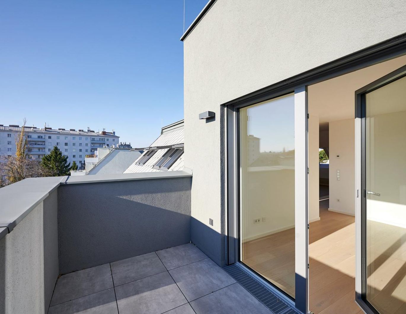 4-Zimmer-Dachgeschosswohnung mit Terrasse in idyllischer Grünlage  nahe Donau - ERSTBEZUG!