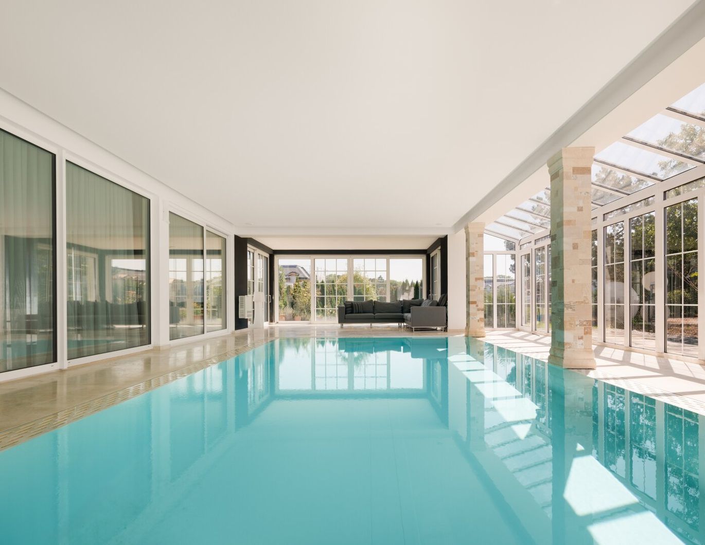 LUXUS VILLA mit Innenpool und Weinkeller im Golfclub Fontana