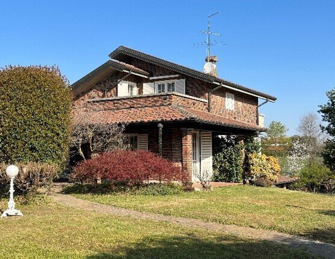VILLA IN PIEMONT / PROVINZ NOVARA