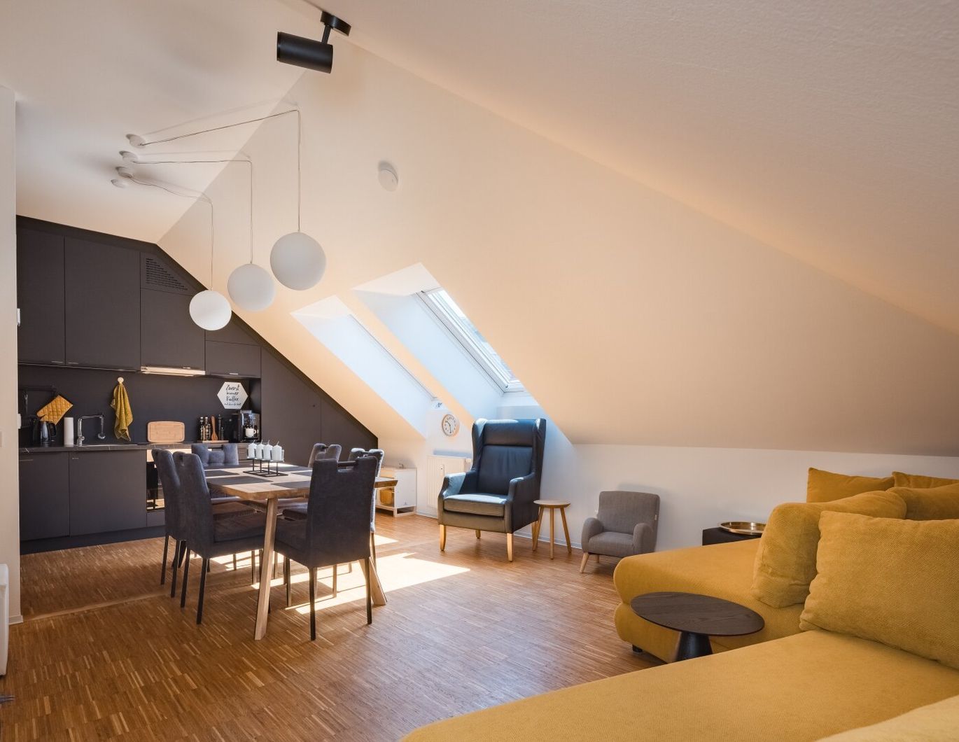 Traumhaft schöne Dachgeschoßwohnung in bester Innenstadtlage: 3 Zimmer, 89m², Klimaanlage...!