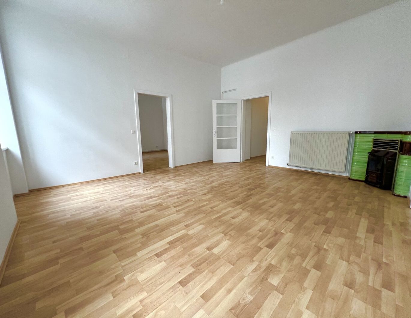 100m² Altbauwohnung: 3-Zimmer. 2 Bäder mit moderner Küche & Ausstattung