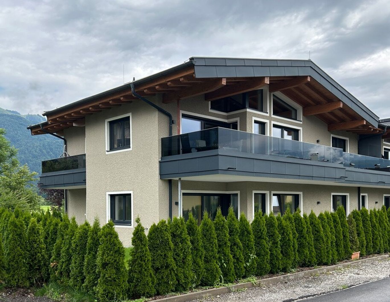 Privatsphäre & Panorama - großzügige Gartenwohnung mit zwei Terrassen in Ruhelage von Kössen