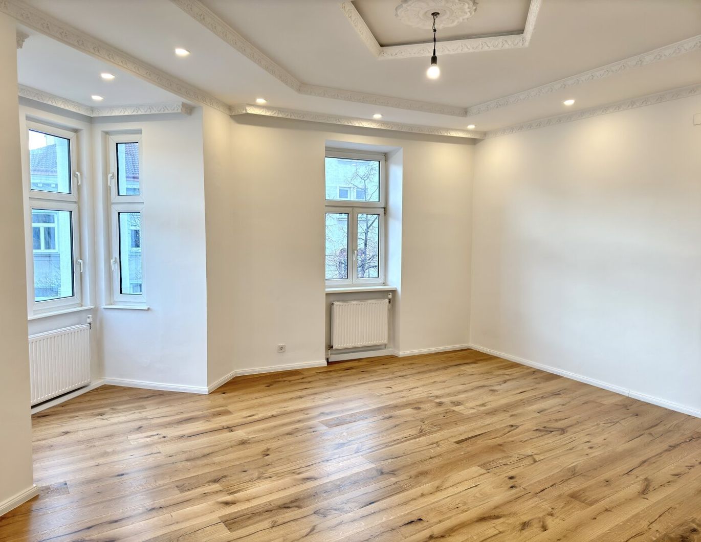 Sanierte Altbau-Eckwohnung in Toplage nahe AUGARTEN