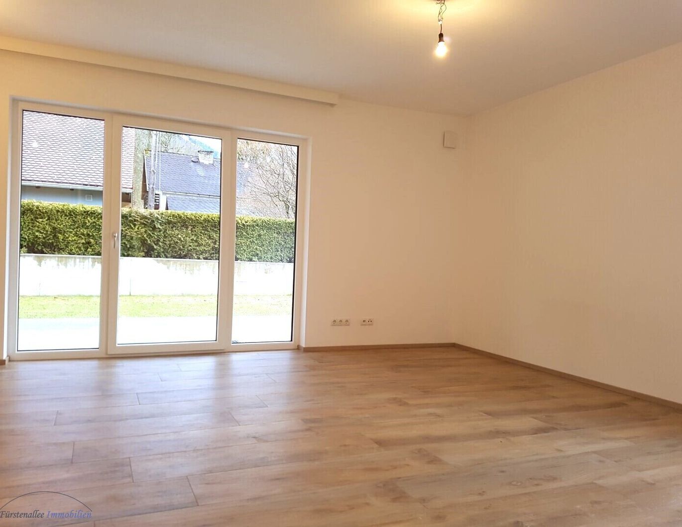 PROVISIONSFREI - MIETE GLANEGG: Wunderschöne 51 m² 2 Zi. Eck-Gartenwohnung mit ca. 60 m² Süd-West Garten und Terrasse