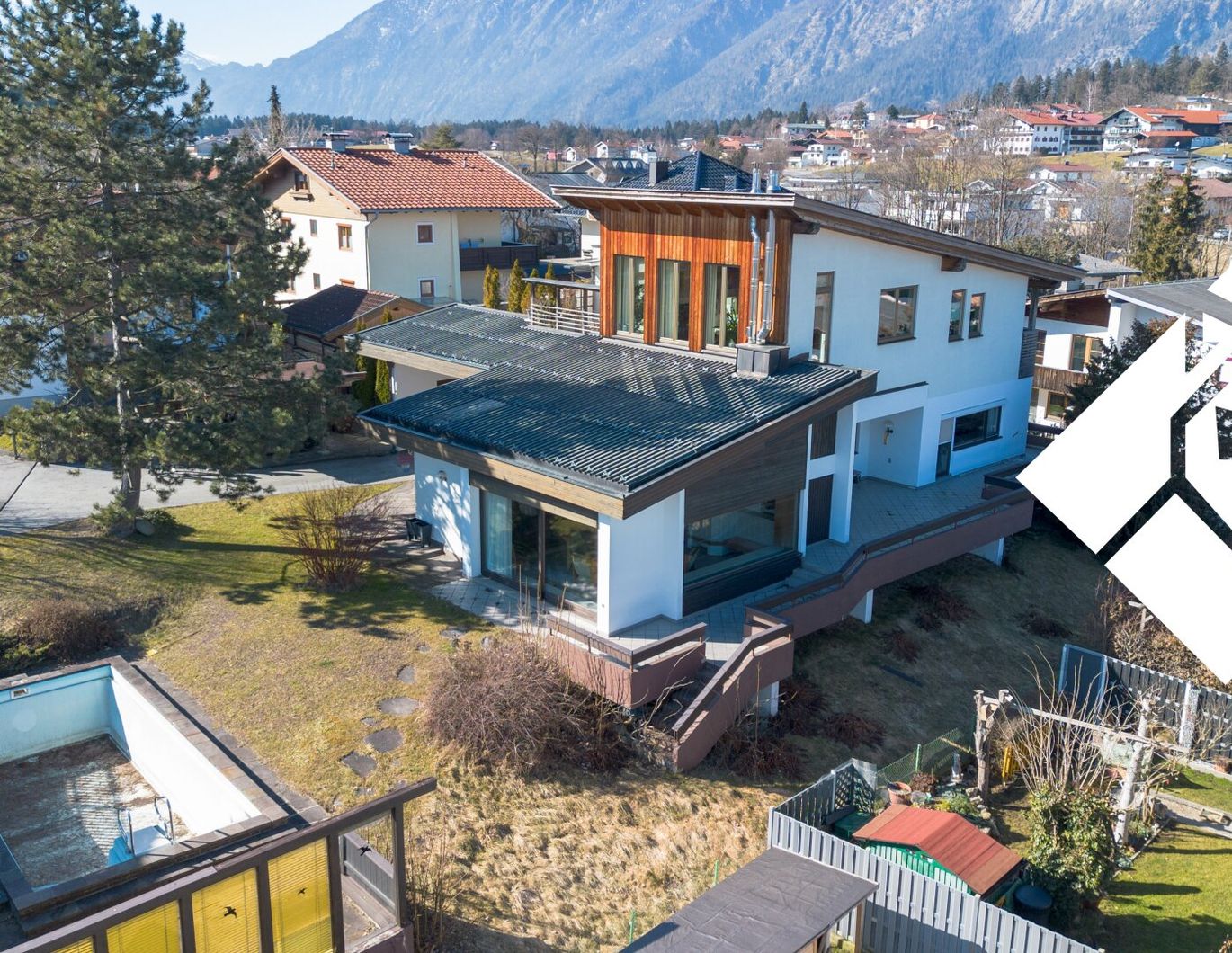 Einzigartiges Haus mit herrlicher Bergsicht in idyllischer Umgebung zu kaufen!