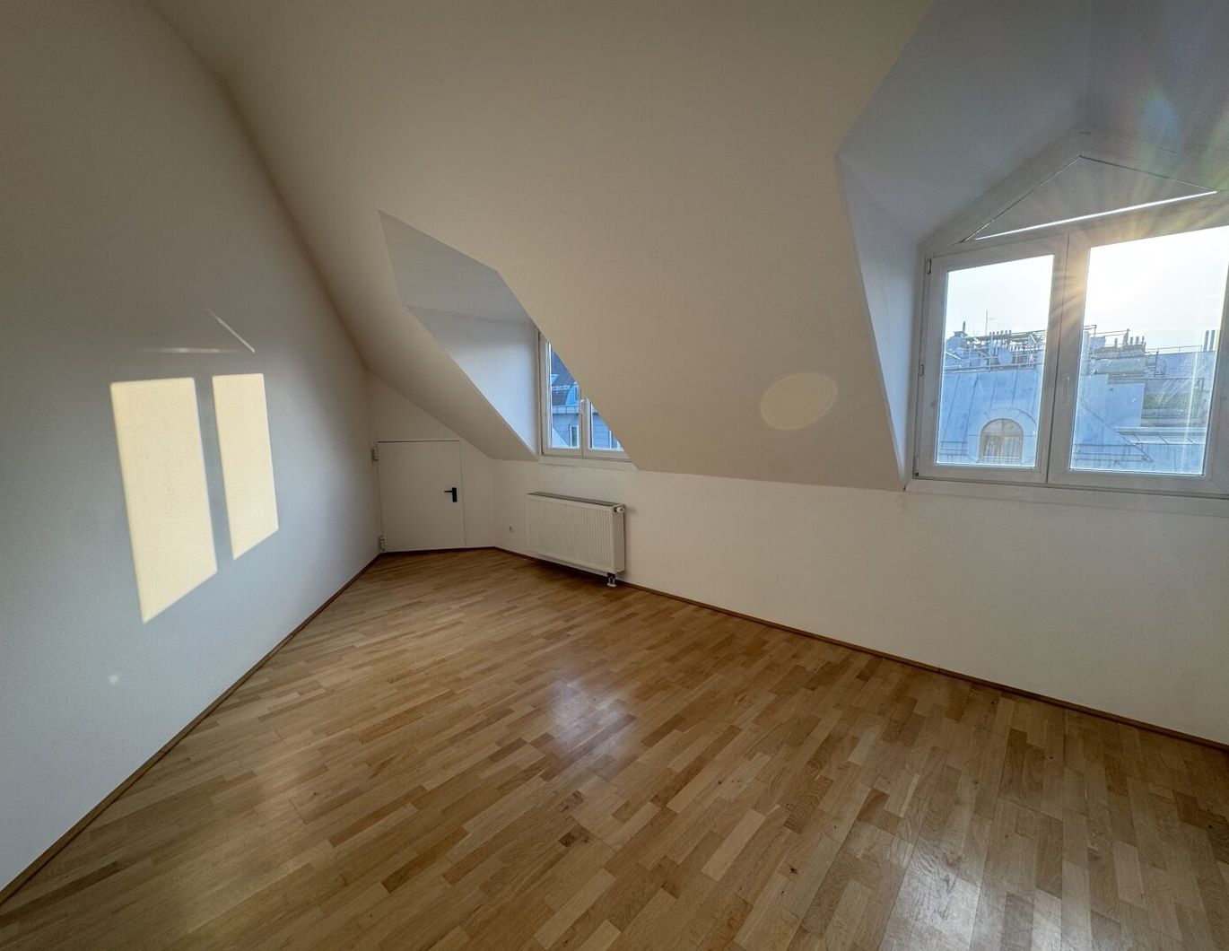 Großzügiges Dachgeschoss mit besonderem Rückzugsraum | 73 m² | U4-Nähe