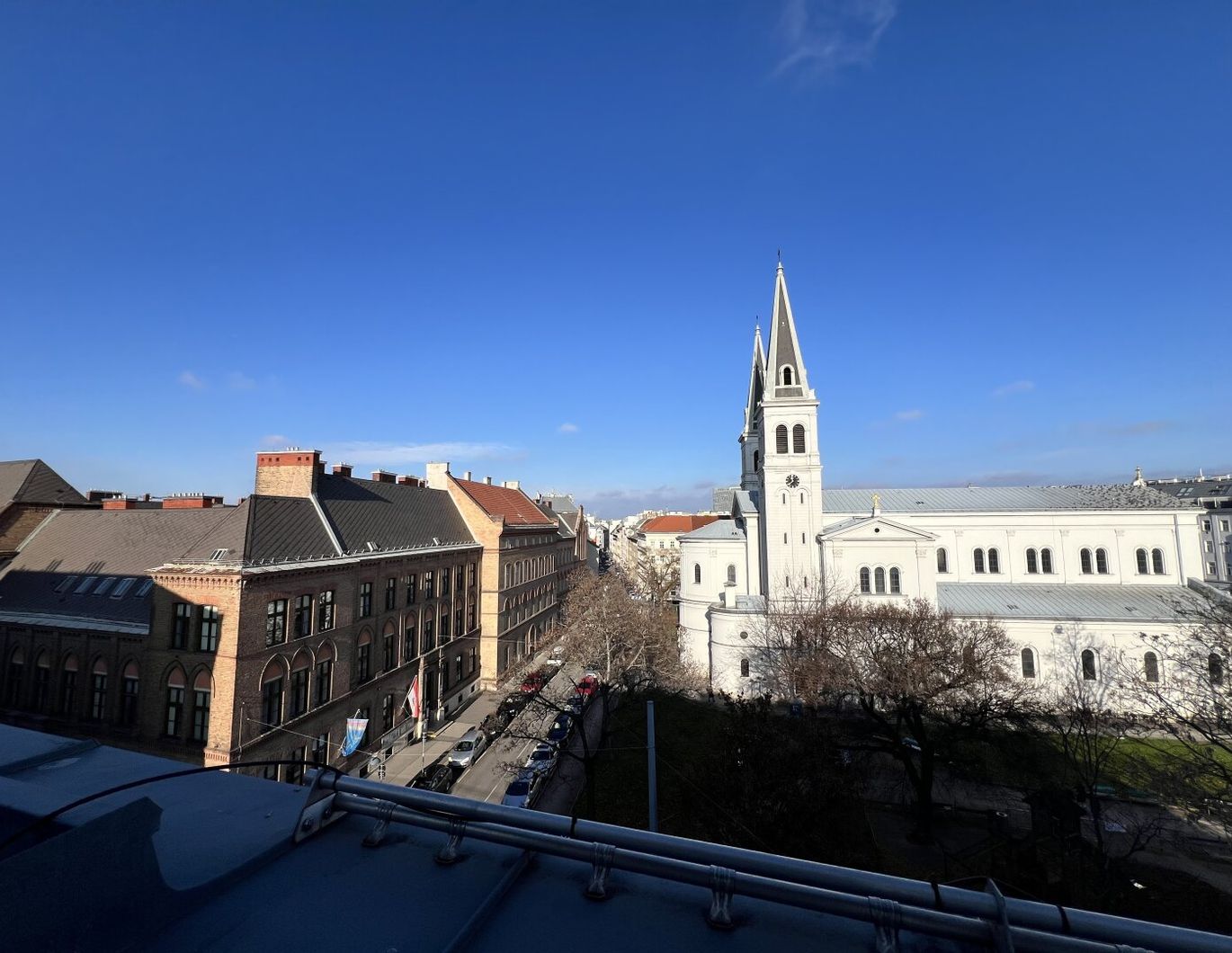 Willkommen über den Dächern des Keplerplatzes - Großzügige 2 Zimmer Wohnung zu mieten!