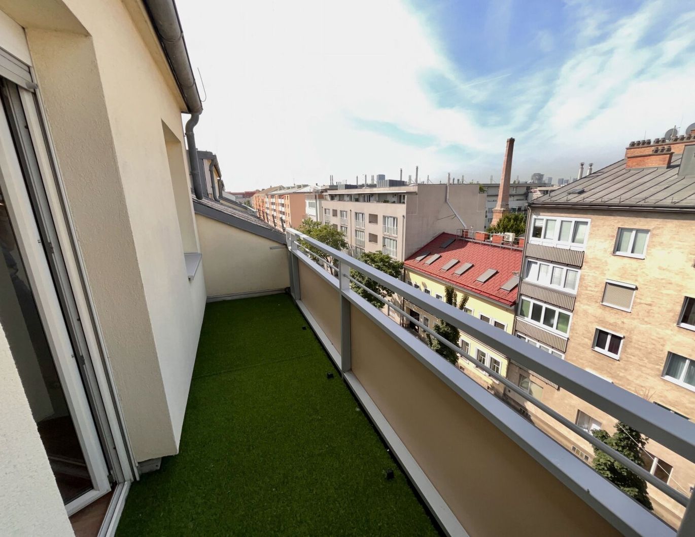 Sanierte, sonnige 3-Zi-Wohnung mit 2(!) Südterrassen in Kaisermühlen (WG-tauglich)