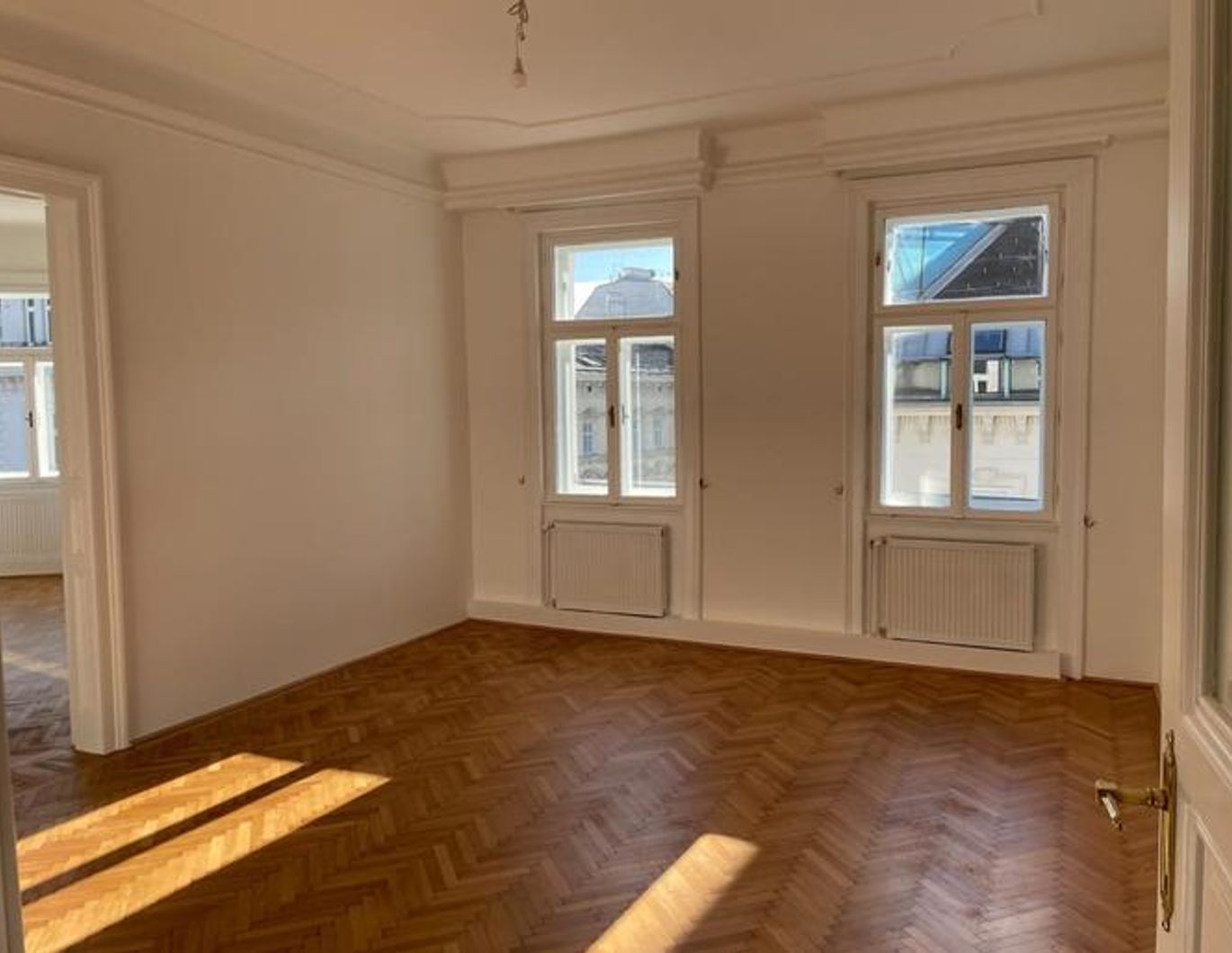 Saniere, unbefristete Altbauwohnung nähe Spittelau