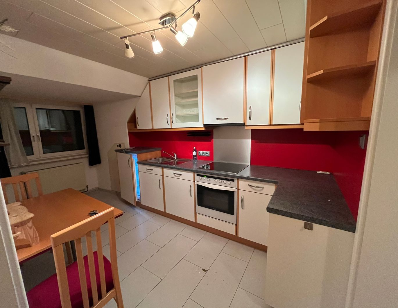 Schöne WG direkt U3 Enkplatz inkl. Betriebskosten!