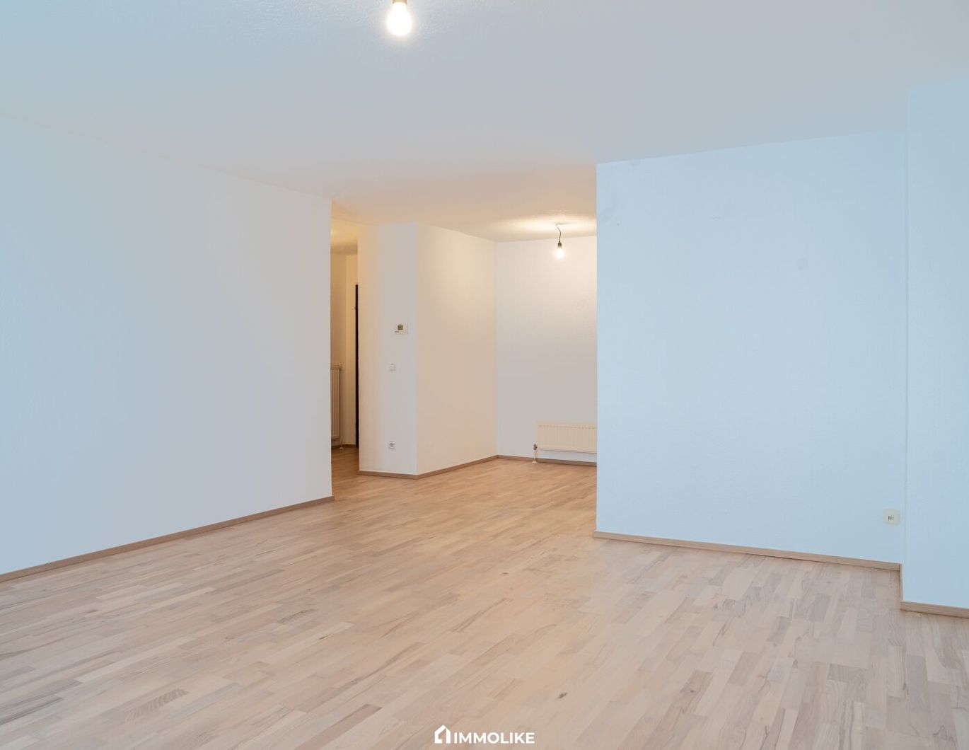 Großzügige 2-Zimmer-Wohnung in zentraler Lage - mit großer Loggia & Parkplatz