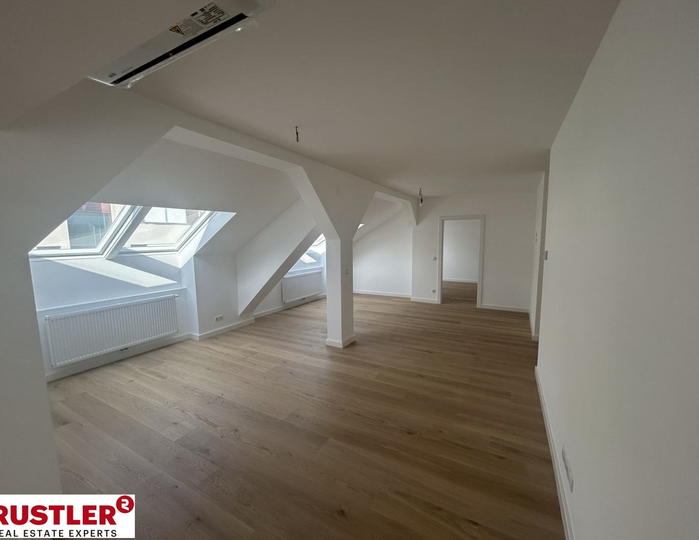 Helle 3 Zimmer Dachgeschosswohnung bei U3 Schlachthausgasse