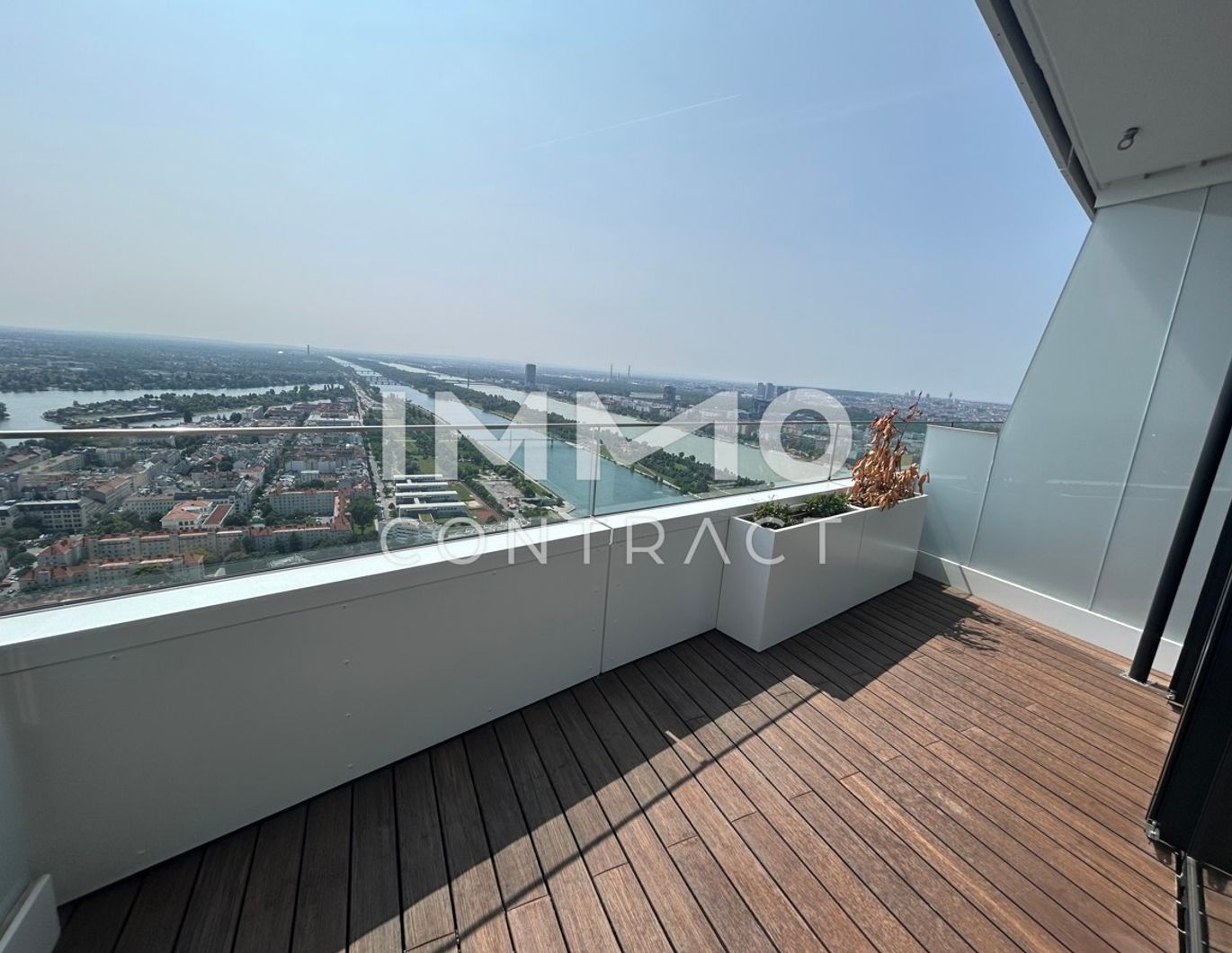 Leben auf höchstem Niveau mit Annehmlichkeiten wie Pool, Sauna, Concierge und Fitness!