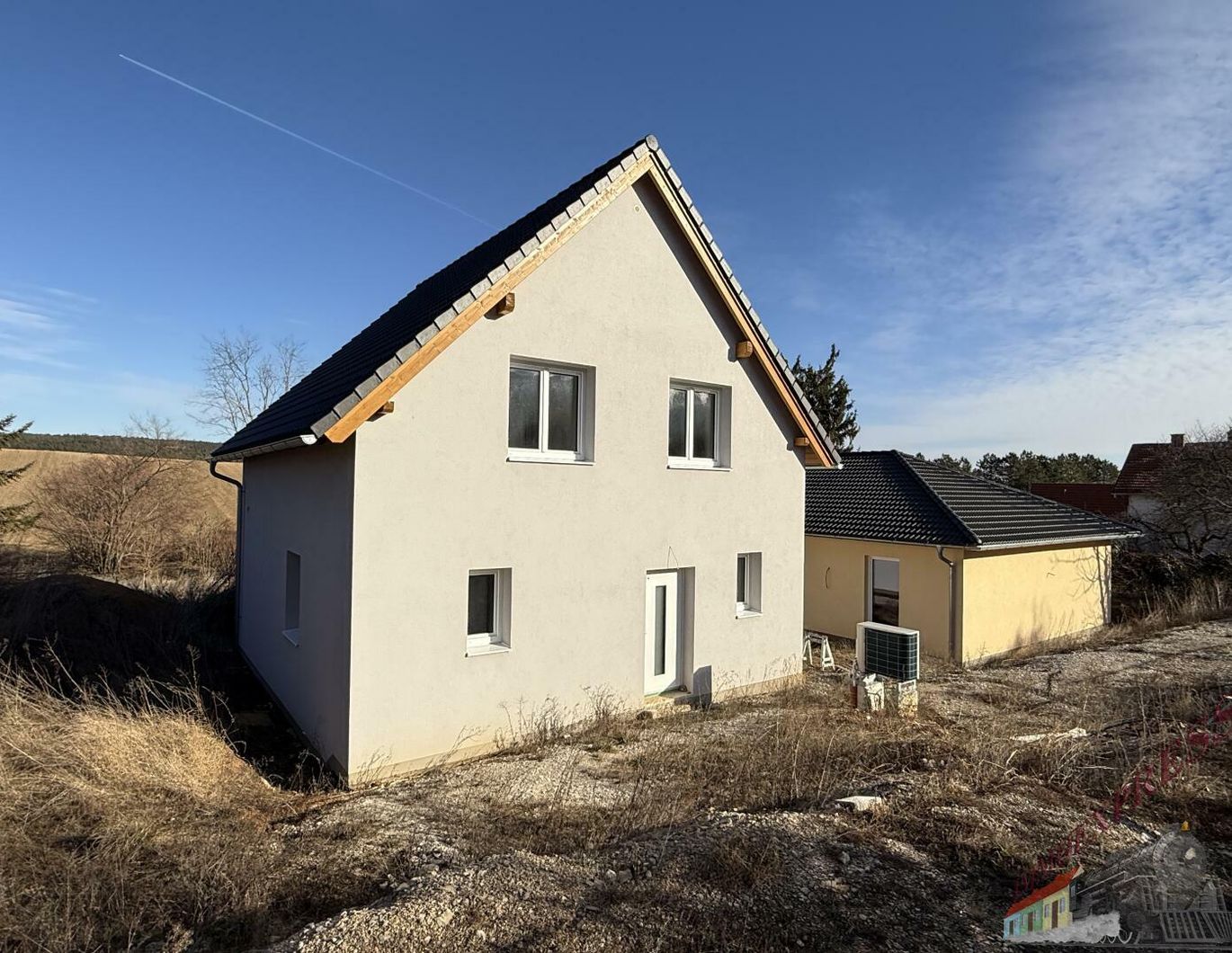 2 neue Wohnhäuser für Großfamilie als Anlage oder zum Vermieten.