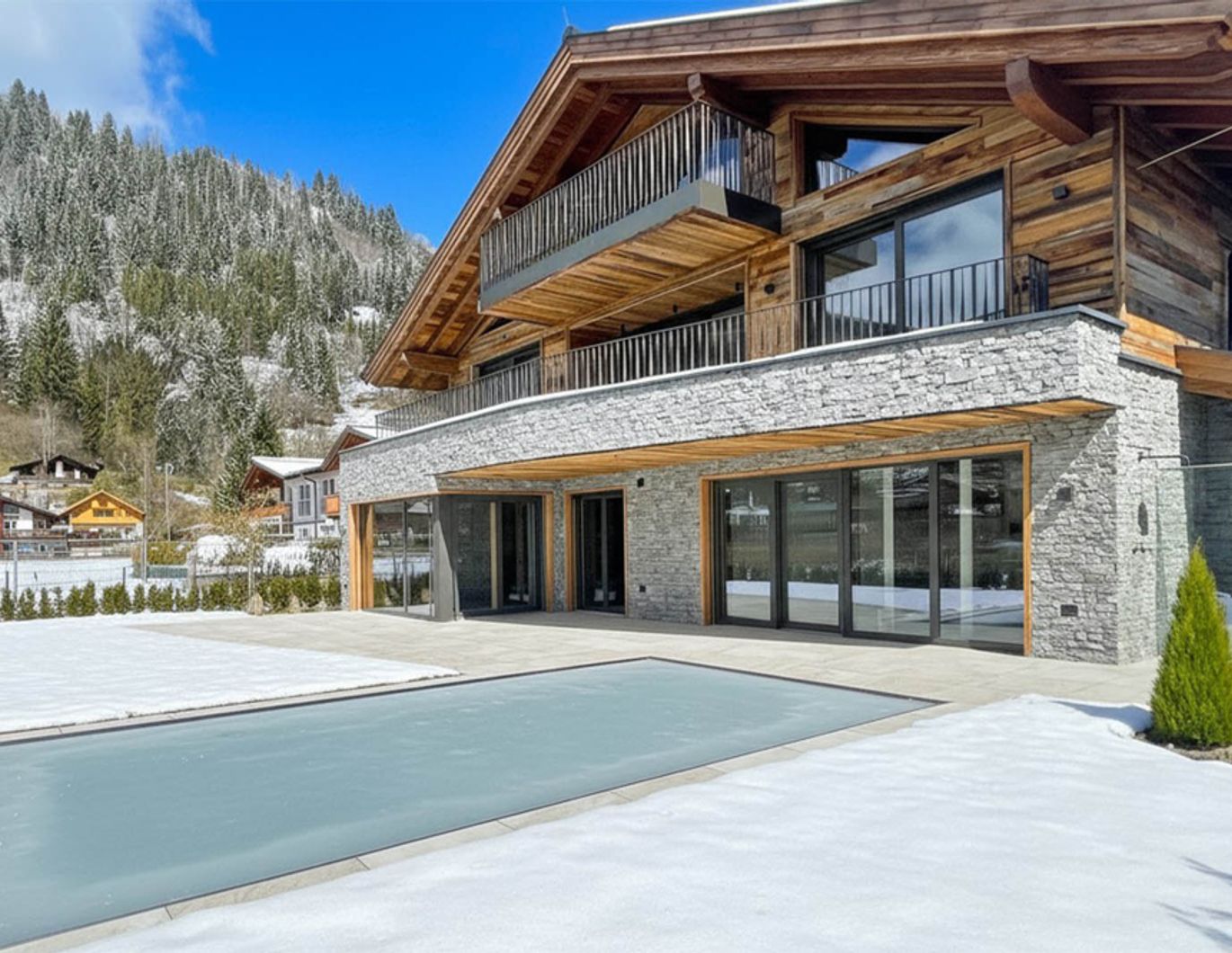 Neubau-Chalet im Ski-Gebiet Zell am See - Kaprun mit Blick auf das imposante Kitzsteinhorn