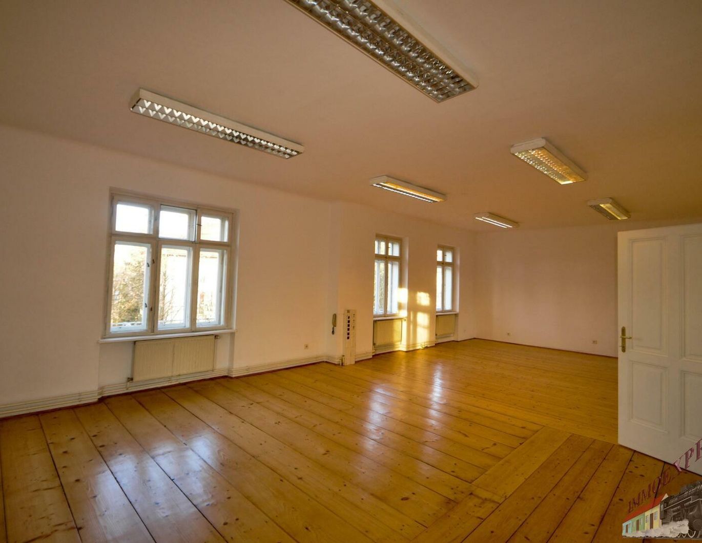 Villa in gut frequentierter und auch repräsentativer Lage! Ideal als Rechtsanwaltskanzlei oder Praxisraum und dgl. geeignet