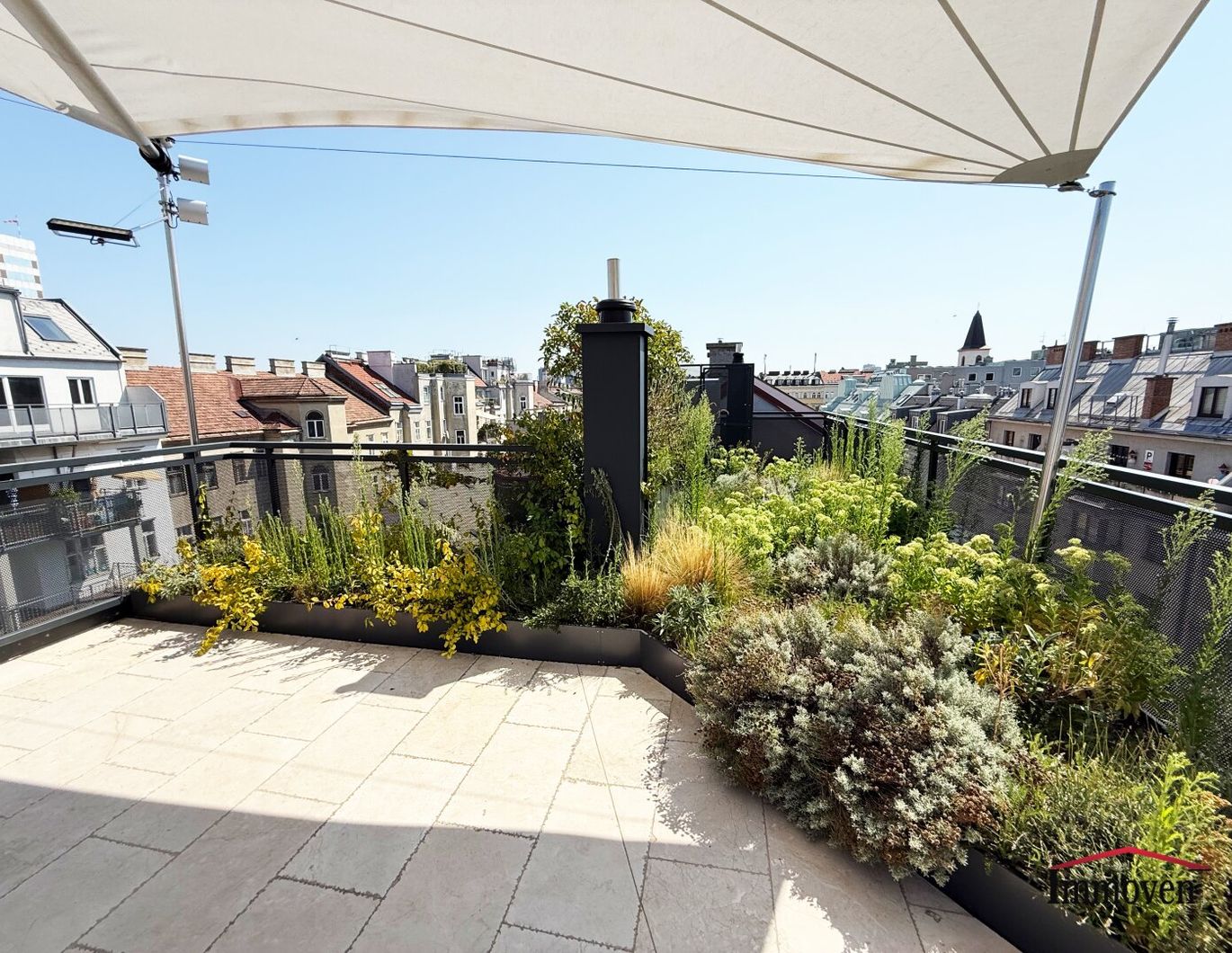 ERSTBEZUG - Exklusive Dachgeschossmaisonette mit Dachterrasse, Pool und Deckenkühlung in RUHELAGE!