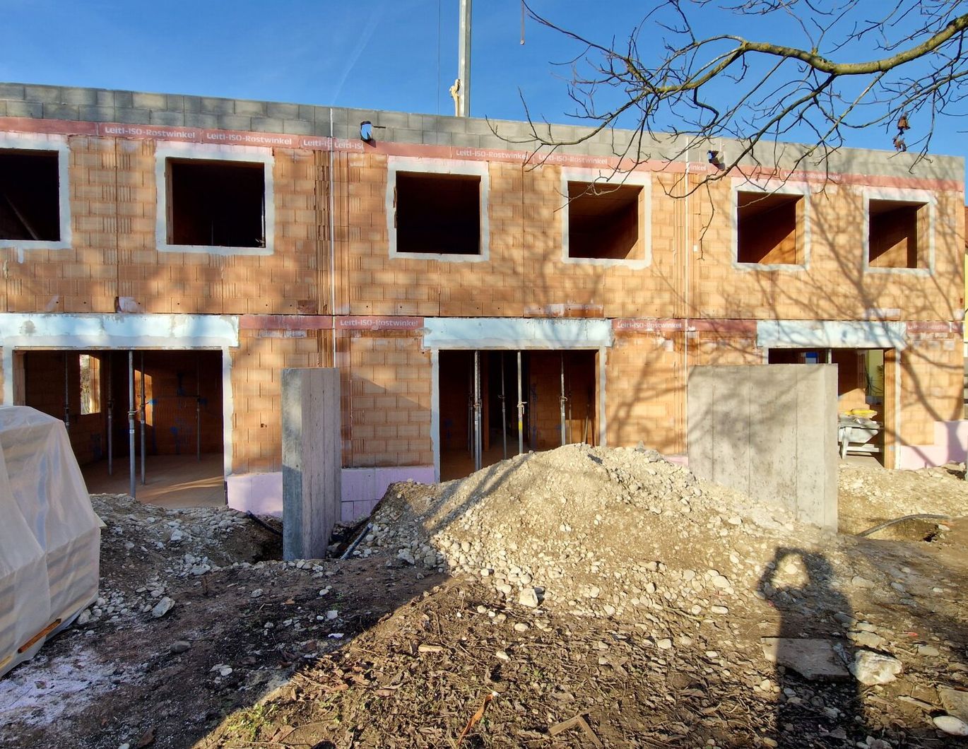 Rascher Baufortschritt! The Oasis! Gefördertes Reihenhaus in Ödt, nahe dem Badesee: 5 Zimmer, Terrasse, Eigengarten, belagsfertig.