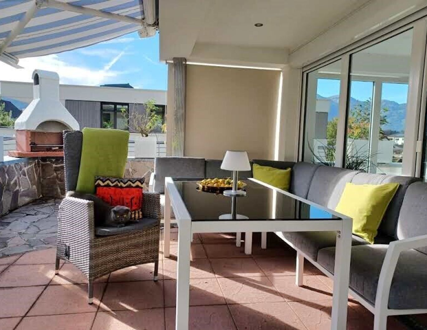 Dachgeschosswohnung mit herrlicher Terrasse in Gisingen! Sie werden begeistert sein!