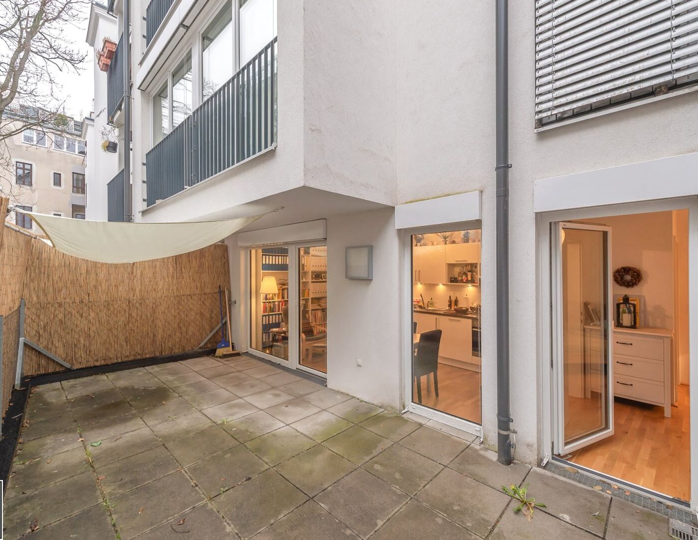 Perfekte Singlewohnung mit großer Innenhof-Terrasse beim Schubertpark - ab 03/26!