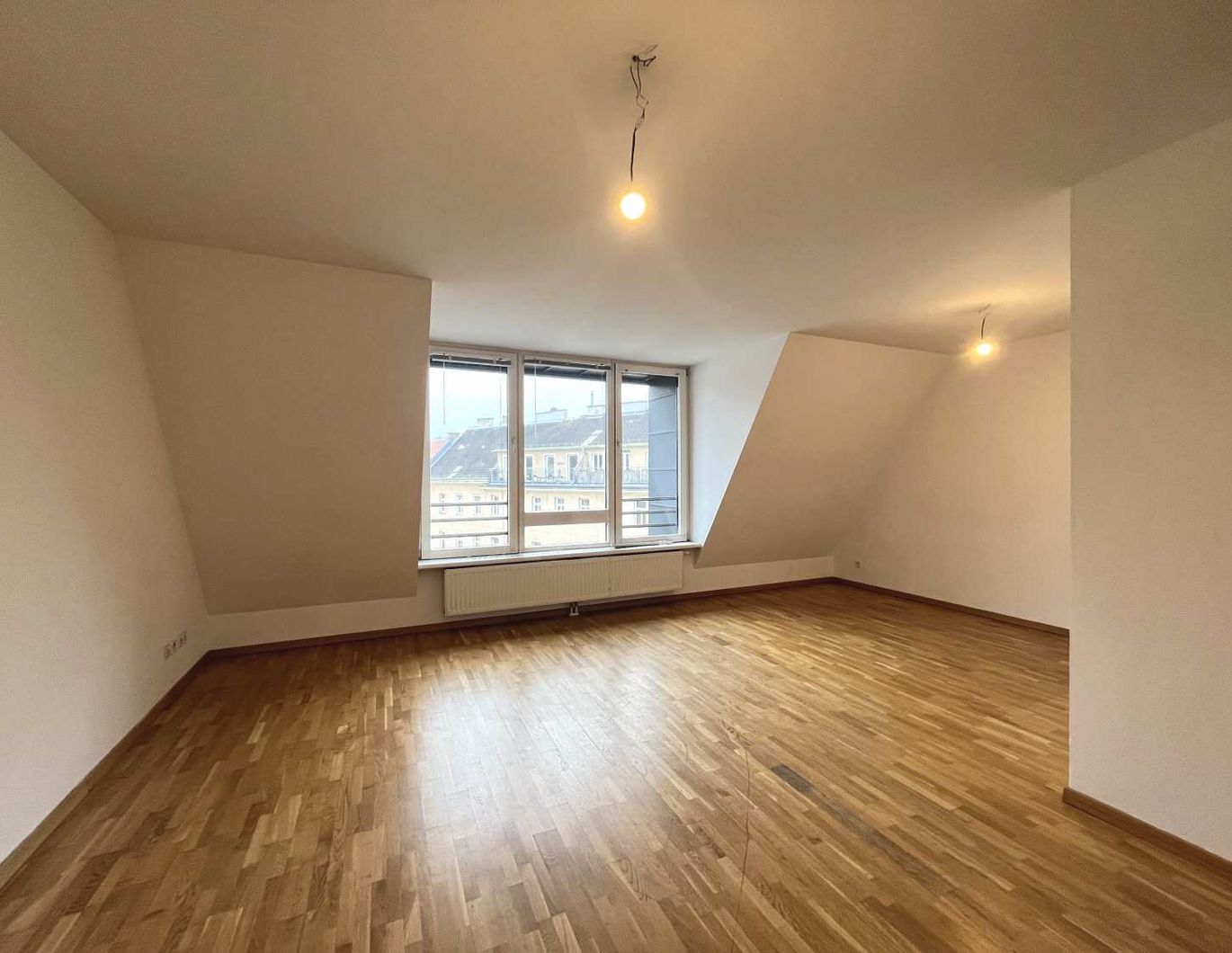 Geräumige Einraumwohnung im ausgebauten Dachgeschoss!