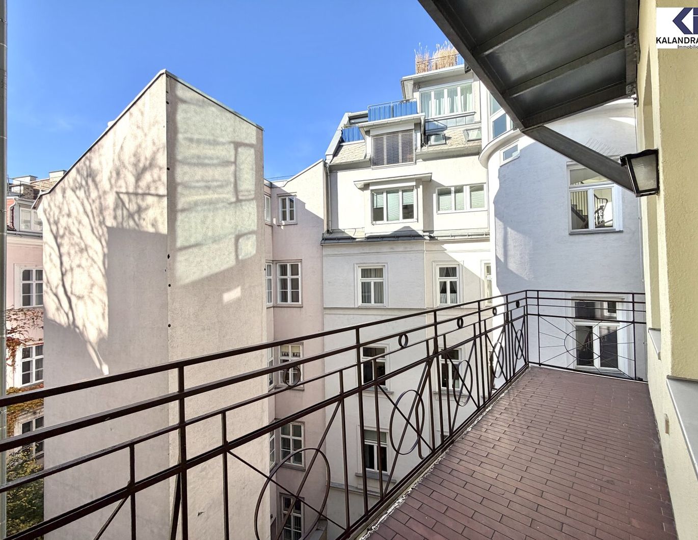 360 TOUR // KLASSISCHE BALKON-ALTBAUWOHNUNG