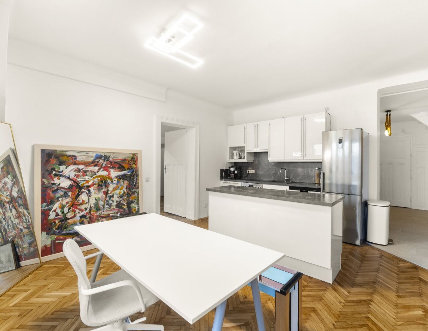 Charakterstarkes Wohnen in Währing: Dachterrassen-Traum mit Altbau-Seele und viel Potenzial.