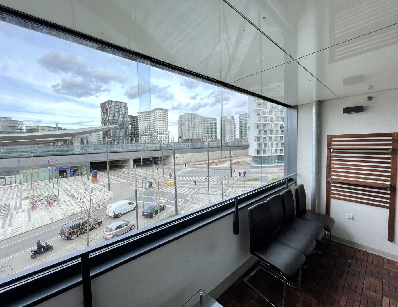 Teilmöblierte 2 Zimmer mit verglaster Loggia im Skytower zur Miete ab 15.04.2026