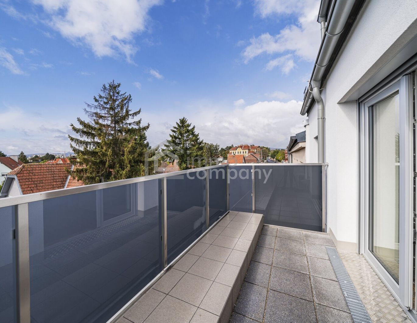 Wunderschöne 3-Zimmer-Wohnung mit herrlicher Aussicht und Balkon + Stellplatz! 12. Bezirk.