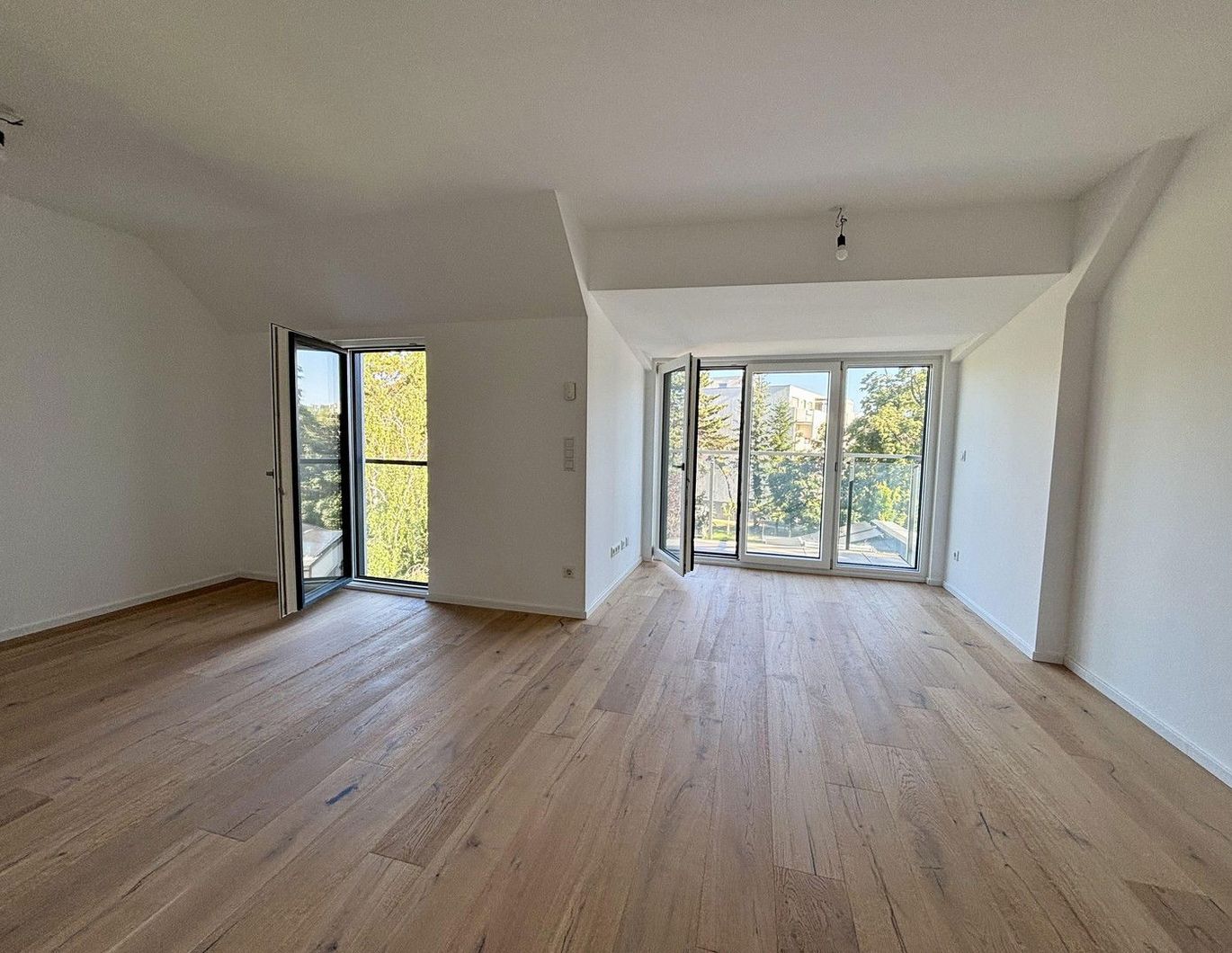 Helle 2-Zimmer Wohnung mit Balkon und Blick ins Grüne! Miete inkludiert BK, WW und Heizung!