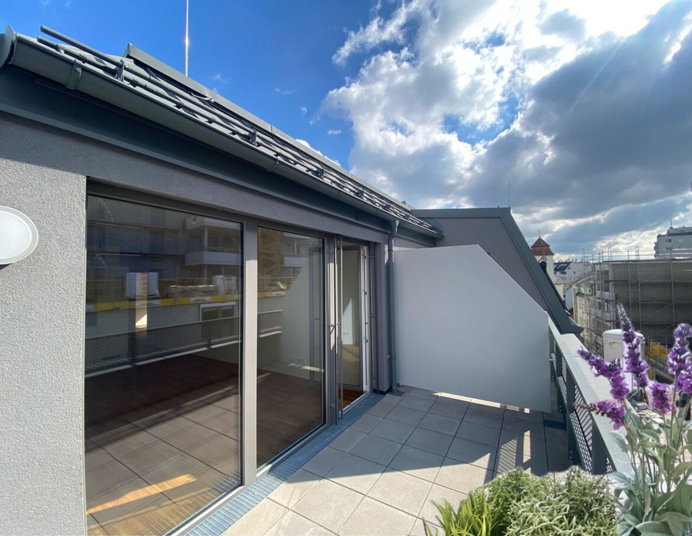 Sonnige 2 Zimmerwohnung mit Dachterrasse - 1 bedroom Apartment with terrace TRAUM ERSTBEZUG