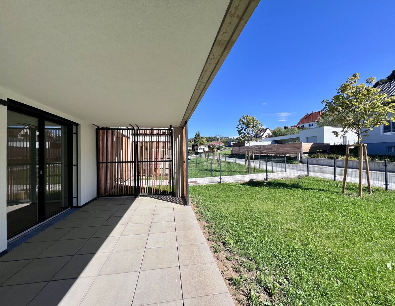 Hochwertiges 4 Zimmerwohnung mit Eigengarten!