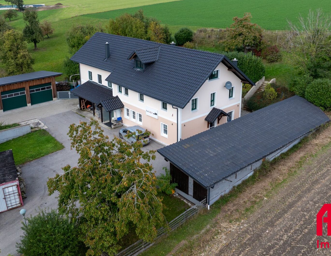 Großzügiges Wohnhaus mit Ordinations- und Nebenräumen