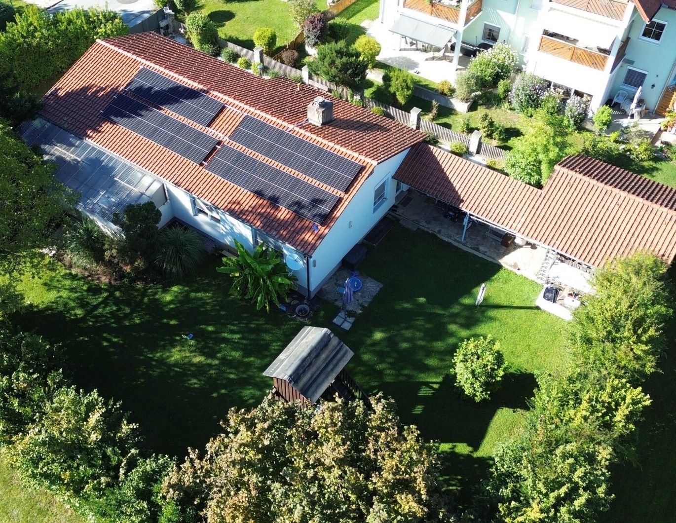 Modernisierter Bungalow in zentraler Lage mit Garten, Garage, Terrassen und PV-Anlage inkl. Speicher