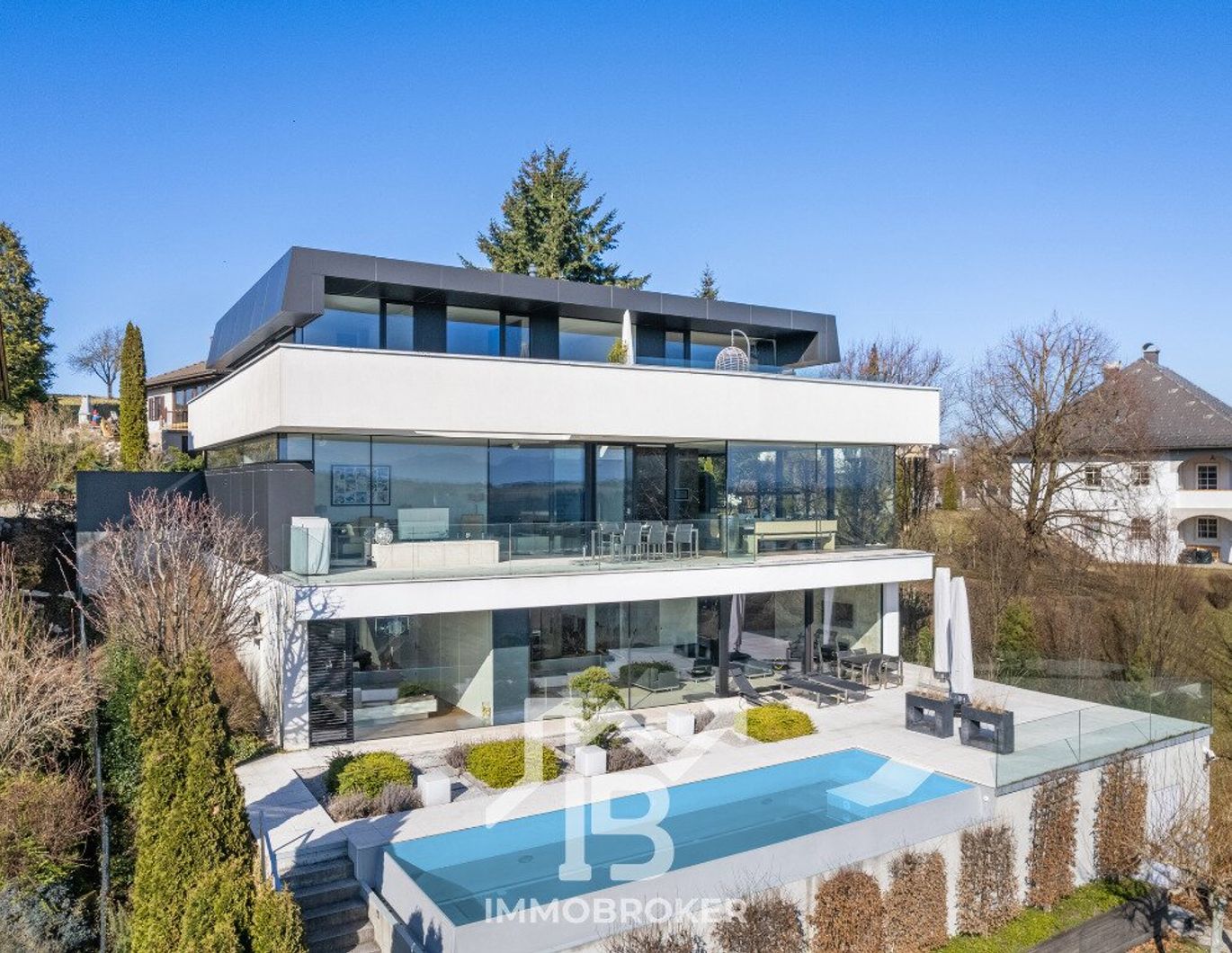 Moderne Architekten-Villa mit Panoramablick und Premium-Ausstattung